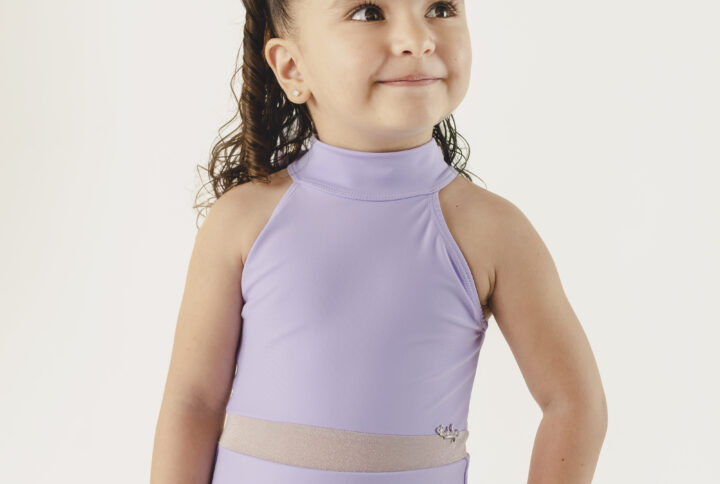 La modelito trae talla S, Color Dhalia violet